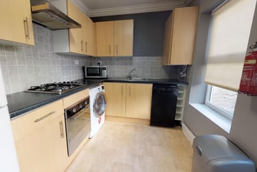 5 bed house, Hill Park Crescent, Greenbank, Plymouth, PL48JW - Image 2